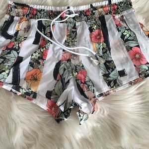 Victoria’s Secret women short.